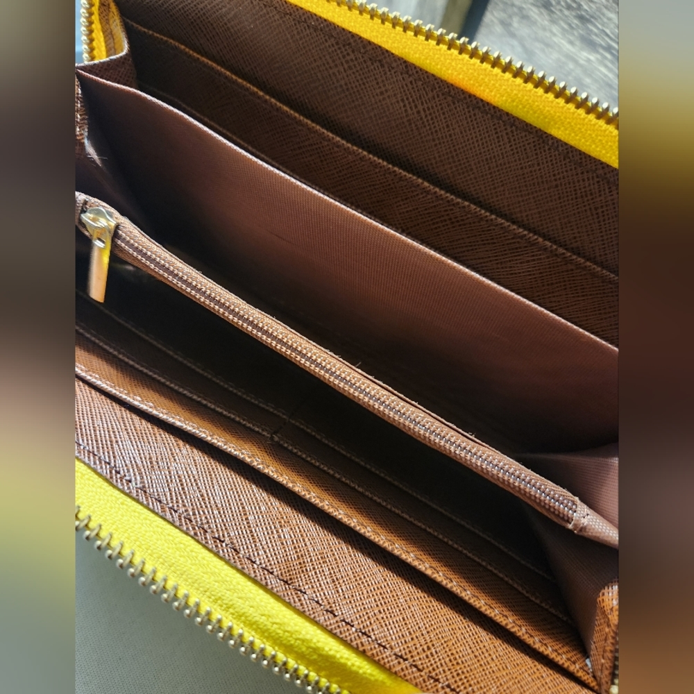 Women's Wallet - Picture 6 of 6